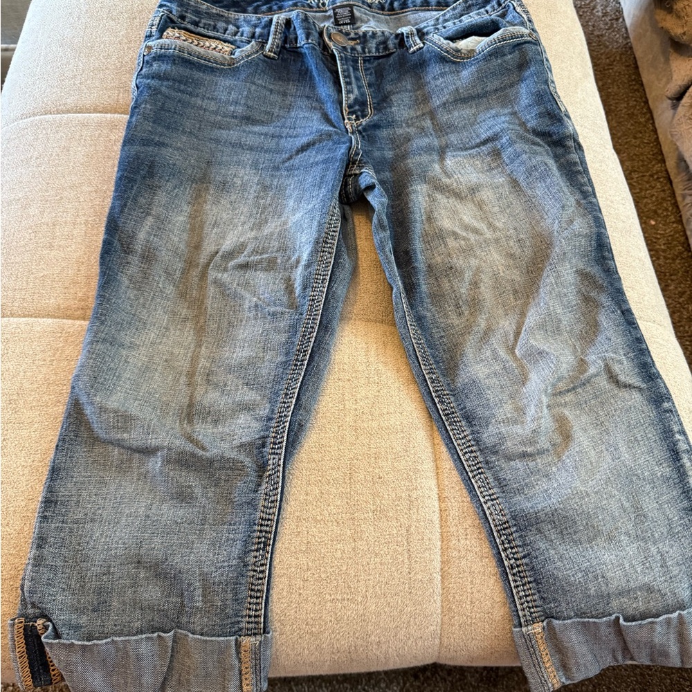 Ariya Blue Ankle Cropped Jeans with Distressed Details